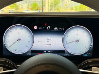 Mercedes-Benz GLS 600 2024 MAYBACH Two-Tone Full Options-thumb-30