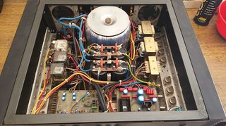 ΕΝΙΣΧΥΤΗΣ HI-Fi ΜΕΓΑΛΗΣ ΙΣΧΥΟΣ 1KW