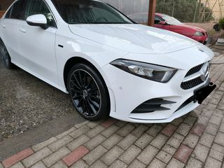 Mercedes-Benz A 250 2020 A250e Limousine AMG line 8G-DCT