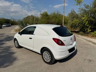Opel Corsa 2014-thumb-1