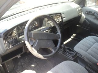 Volkswagen Passat 1989-thumb-8