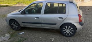 Renault Clio 2006-thumb-4