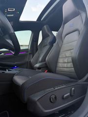 Volkswagen Golf 2023 R-thumb-16