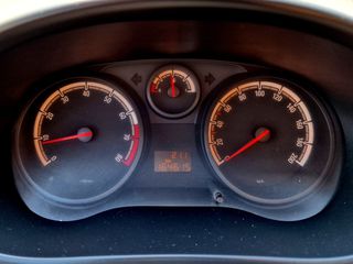 Opel Corsa 2009-thumb-28