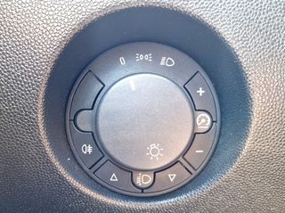 Opel Corsa 2009-thumb-32