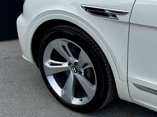 Bentley Bentayga 2025 Hybrid-thumb-9