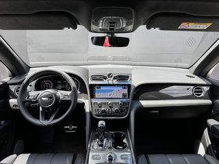 Bentley Bentayga 2025 Hybrid-thumb-16