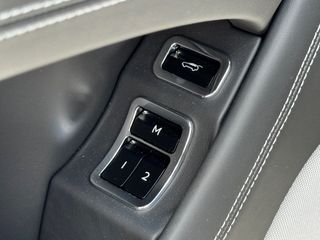 Bentley Bentayga 2025 Hybrid-thumb-25