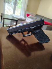 Glock 17 gen 4 με τρεις γεμιστήρες