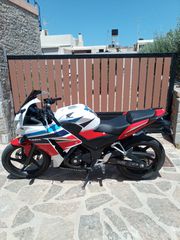 Honda CBR 300 R 2017-thumb-1