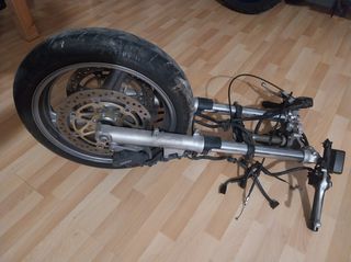 Honda xx1100 μπροστινο συστημα με ζαντα, δισκοφρενα, δαγκανες, τιμονια κλιπ ον , τρομπα φρενου και αμπραγιαζ , διακοπτες. Ολα σε αριστη κατασταση.