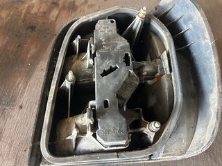 VW POLO ‘94-‘99 / ΠΙΣΩ ΔΕΞΙ ΦΑΝΑΡΙ (λίγο ραγισμένο)-thumb-2