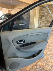 Renault Scenic 2011-thumb-13