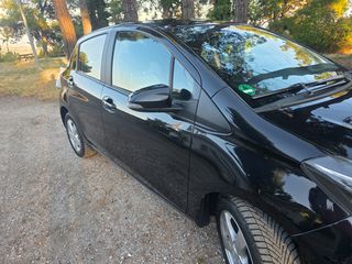 Toyota Yaris 2017 FULL EXTRA-thumb-2