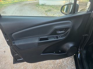 Toyota Yaris 2017 FULL EXTRA-thumb-7