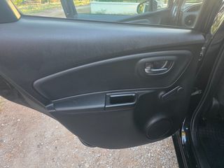 Toyota Yaris 2017 FULL EXTRA-thumb-8