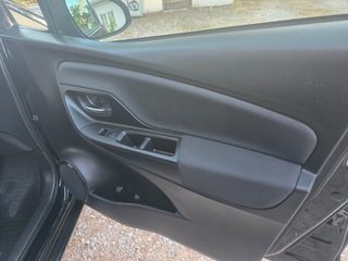 Toyota Yaris 2017 FULL EXTRA-thumb-9