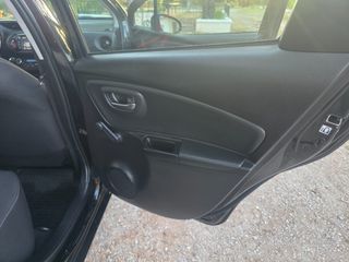 Toyota Yaris 2017 FULL EXTRA-thumb-10