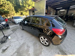 Opel Astra 2010-thumb-2