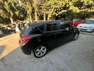 Opel Astra 2010-thumb-3