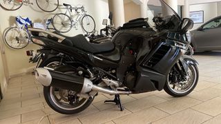 Kawasaki GTR 1400 2010-thumb-2