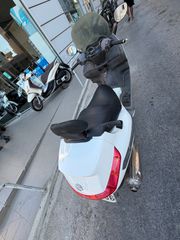 Piaggio XEvo 250 2014-thumb-1