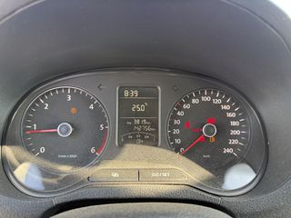 Volkswagen Polo 2013-thumb-5