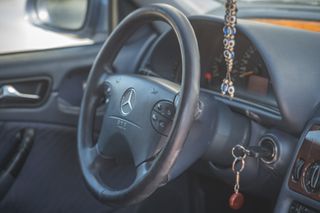 Mercedes-Benz CLK 230 2004-thumb-17