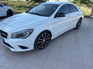Mercedes-Benz CLA 200 2016-thumb-4