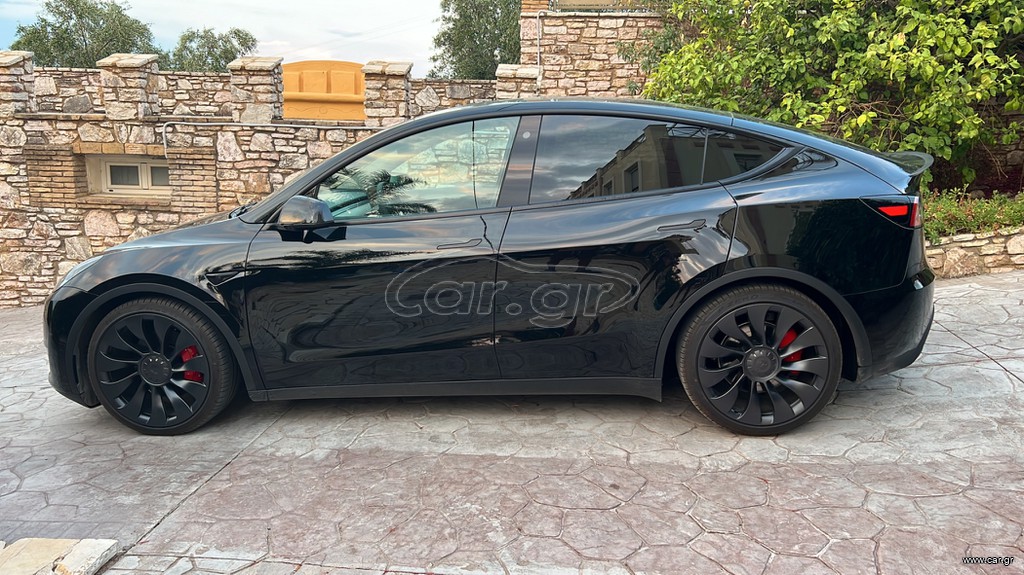 Tesla Model Y 2024 PERFORMANCE