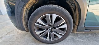 Peugeot 2008 2018 1.2 PURETECH 110 ALLURE-thumb-11