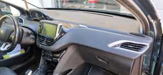 Peugeot 2008 2018 1.2 PURETECH 110 ALLURE-thumb-14