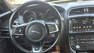 Jaguar XE 2019 R SPORT-thumb-24