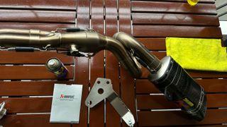 ΕΞΑΤΜΙΣΗ RACING S-Y7R2-AFC/1 ΓΙΑ YAMAHA MT 07/ FZ 07 '14-'26/ TRACER 7/ GT '20-'26/ XSR 700/ XTRIBUTE '16-'26 | AKRAPOVIC