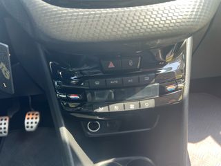 Peugeot 208 2017 gt feline-thumb-23