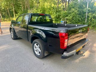 Isuzu D-Max 2016 1.5 cab LS-thumb-1