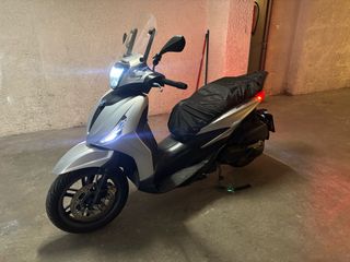 Piaggio Beverly 400 2021 s-thumb-1