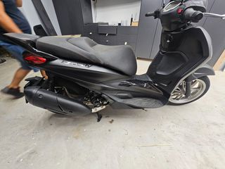 Roller / Scooter 2021 Beverly 300