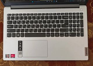 Laptop Ryzen 8 Cores-thumb-2
