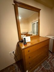 Συρταριέρα μαζί με τον καθρέφτη