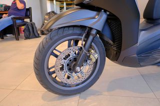 Piaggio Beverly 400 2025 BEVERLY 400 HPE S-thumb-3