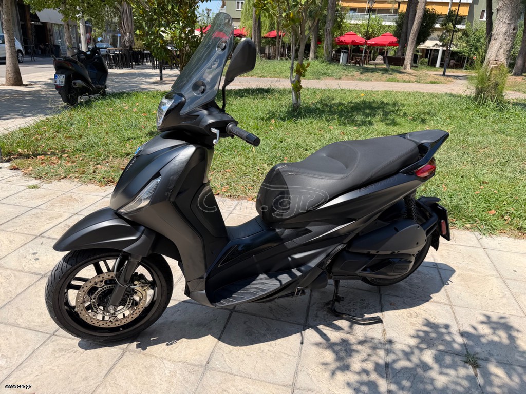 Piaggio Beverly 300 2024 HPE DEEP BLACK