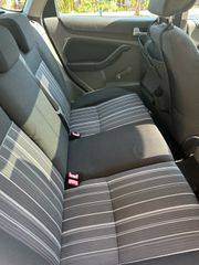 Ford Focus 2010-thumb-5