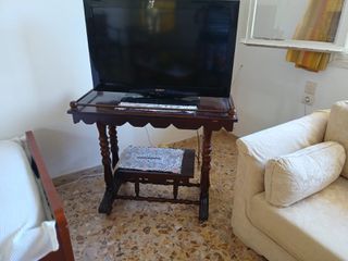 Τραπέζι τηλεόρασης