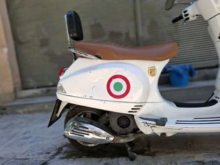 Vespa LX 150 2012-thumb-9