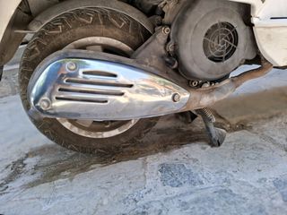 Vespa LX 150 2012-thumb-12