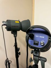 Προβολείς φωτογραφικού στούντιο VISICO VC1000q Επαγγελματικοί προβολείς ( 2 ΤΕΜΑΧΙΑ ) στούντιο Σε αρίστη κατάσταση , ρυθμιζόμενος φωτισμός με επαγγελματικά Τρίποδα Ρυθμιζόμενα