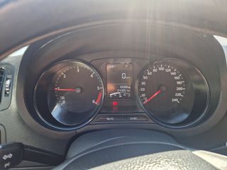 Volkswagen Polo 2017 1.4 DIESEL AUTO-thumb-7