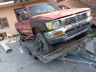 Μηχανικα και φανοποιηας ανταλακτικα για Toyota Hilux 2LT 1995-1998 με 169000 χιλιόμετρα