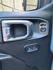 Jeep Gladiator 2025 FACE LIFT -V6 PENTASTAR -4X4 TRAIL-RATED-thumb-46